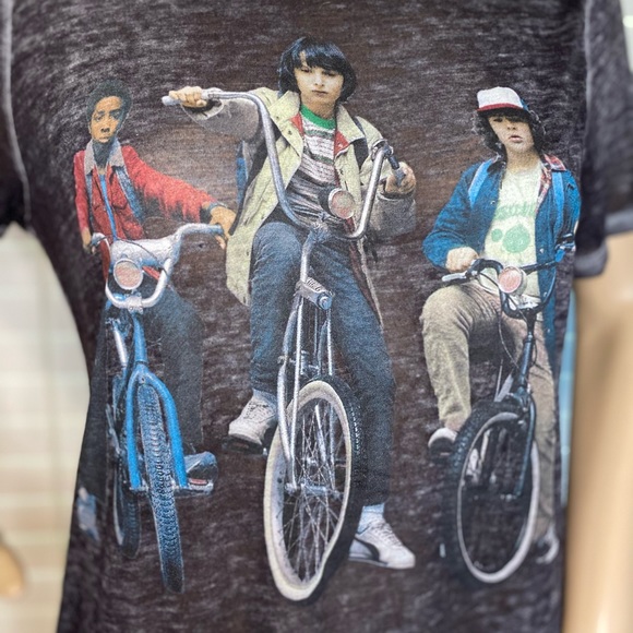 Stranger Things Burnout Graphic Tee Size Large VGC - Picture 2 of 5